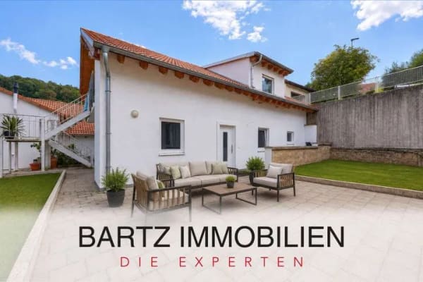 Immobilie in Dörrenbach - Kernsanierte 3-Zimmer-Wohnung mit hellen Räumen, Balkon & Gartenterrasse - Bild 0