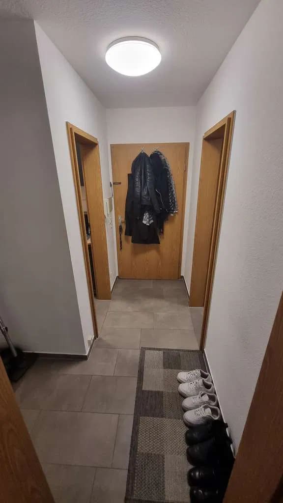 Immobilie in Eningen unter Achalm - Gemütliche 1-Zimmer-Wohnung mit Balkon, Achalmblick & Tiefgaragenstellplatz in ruhiger Lage - Bild 2