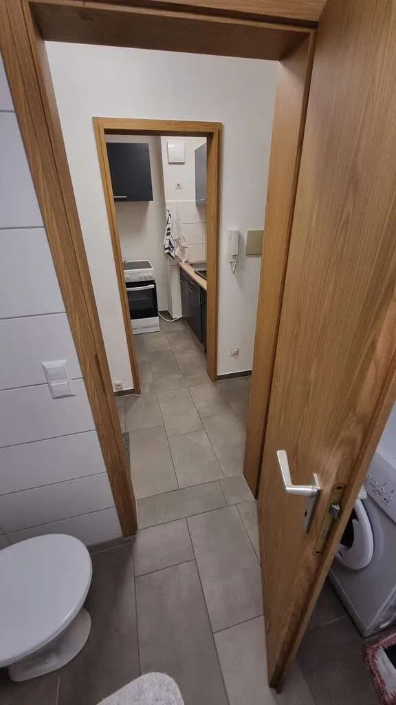 Immobilie in Eningen unter Achalm - Gemütliche 1-Zimmer-Wohnung mit Balkon, Achalmblick & Tiefgaragenstellplatz in ruhiger Lage - Bild 3