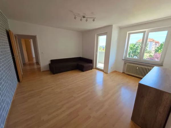 Immobilie in Hanau - Handwerkerchance in Bestlage: 3-Zimmer-Wohnung mit Balkon und großem Entwicklungspotenzial! - Bild 2