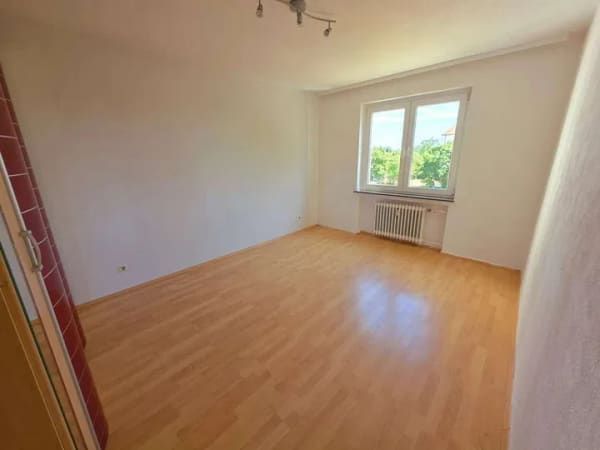 Immobilie in Hanau - Handwerkerchance in Bestlage: 3-Zimmer-Wohnung mit Balkon und großem Entwicklungspotenzial! - Bild 3