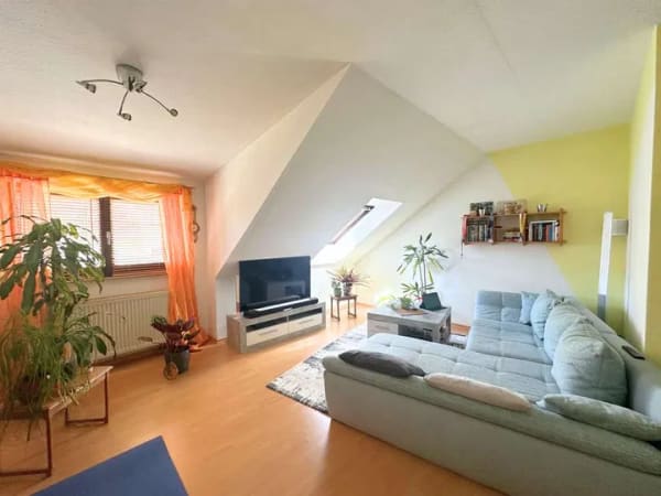 Immobilie in Oelsnitz/Erzgeb. - Attraktive Kapitalanlage mit ca. 9,88% Soll-Rendite – 2-Zimmer-Dachgeschosswohnung in Oelsnitz - Bild 1