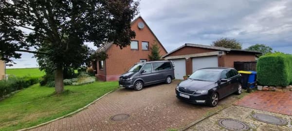 Immobilie in Giesen - 2 Familienhaus in super begehrter Feldrandlage in einer Sackgasse - Bild 0