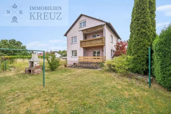 Immobilie in Külsheim - Freistehendes Zweifamilienhaus mit großem Garten und Doppelgarage in Külsheim - Bild 0