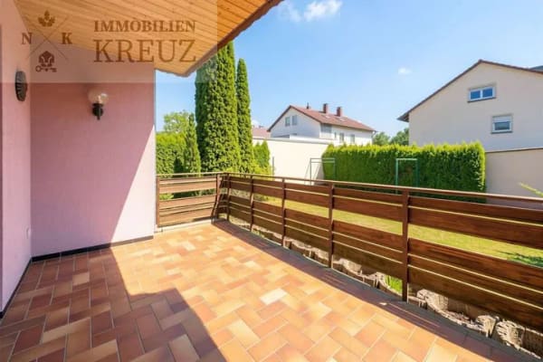 Immobilie in Külsheim - Freistehendes Zweifamilienhaus mit großem Garten und Doppelgarage in Külsheim - Bild 2