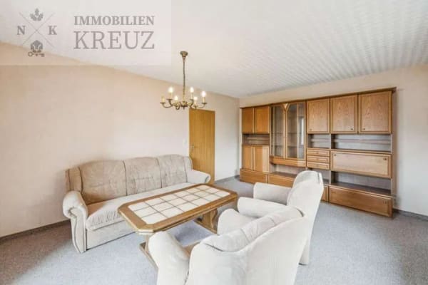 Immobilie in Külsheim - Freistehendes Zweifamilienhaus mit großem Garten und Doppelgarage in Külsheim - Bild 3
