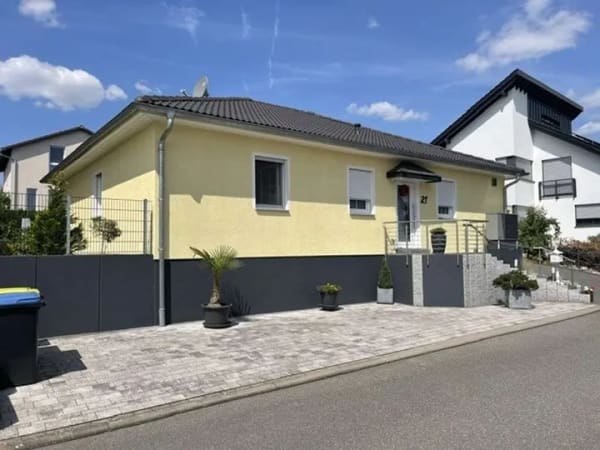 Immobilie in Schefflenz - Bungalow. Stilvolles Wohnen auf einer Ebene.  - Bild 1
