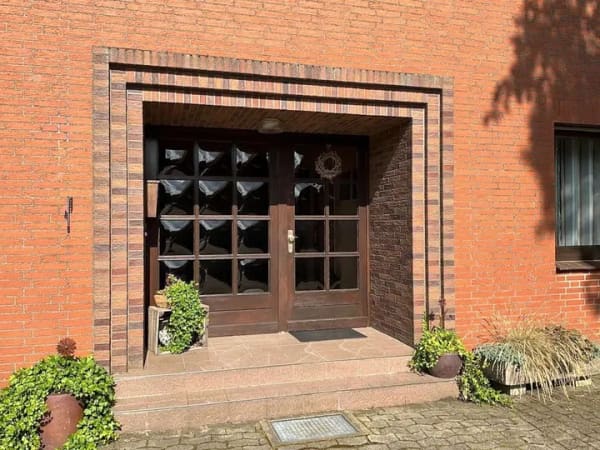 Immobilie in Rodewald - Großzügiges Wohnhaus mit zwei separaten Wohnbereichen und viel Platz für Ihre Ideen
 - Bild 1
