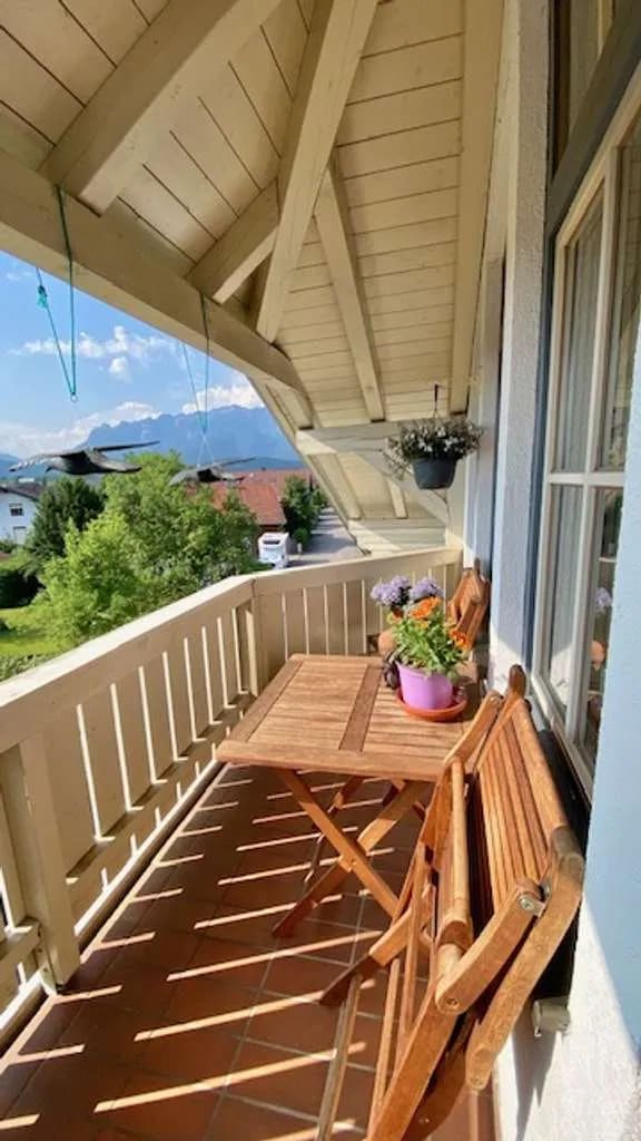 Immobilie in Piding - Wohnen mit Traumblick: Helle 2-Zimmer-Dachgeschosswohnung mit Sichtdachstuhl & Untersberg-Panorama! - Bild 0