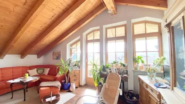 Immobilie in Piding - Wohnen mit Traumblick: Helle 2-Zimmer-Dachgeschosswohnung mit Sichtdachstuhl & Untersberg-Panorama! - Bild 3