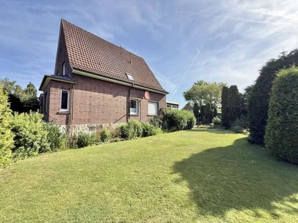 Immobilie in Ennigerloh - Großzügiges Einfamilienhaus mit großem Garten und vielfältigen Nutzungsmöglichkeiten in Enniger - Bild 0