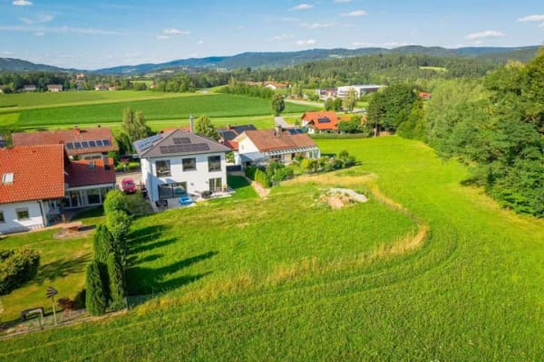 Immobilie in Haselbach - + Neuwertig. Modern. Großzügig. Ruhig. Ein Haus für die ganze Familie! + - Bild 1