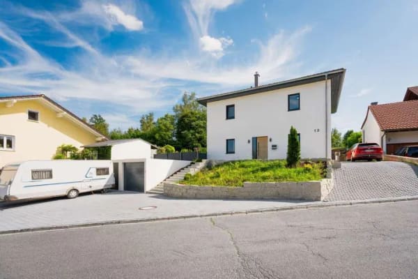 Immobilie in Haselbach - + Neuwertig. Modern. Großzügig. Ruhig. Ein Haus für die ganze Familie! + - Bild 3