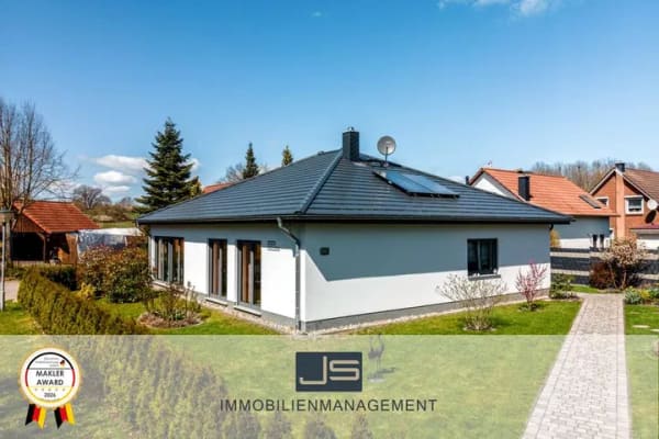 Immobilie in Möllenhagen - Barrierefreier Walmdachbungalow mit Sauna & Wintergarten nahe Müritz-Nationalpark - Bild 0