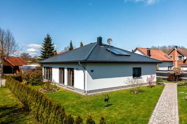Immobilie in Möllenhagen - Barrierefreier Walmdachbungalow mit Sauna & Wintergarten nahe Müritz-Nationalpark - Bild 2