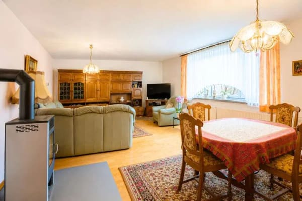 Immobilie in Möser - Vielseitiges Anwesen mit Einfamilienhaus, Ausbaupotenzial und großem Grundstück in Möser - Bild 3