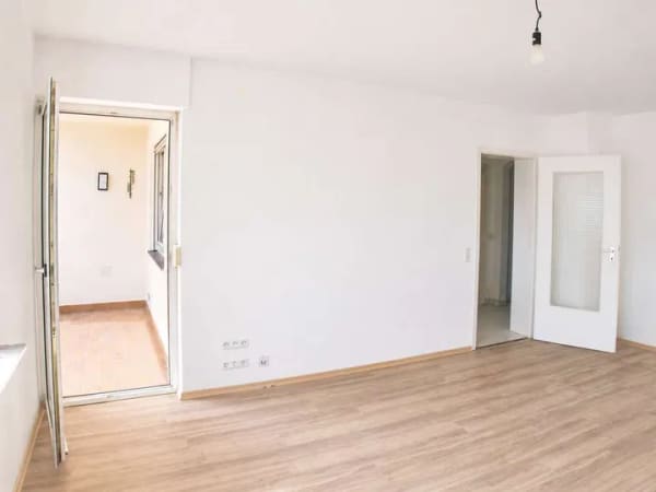 Immobilie in Wendlingen am Neckar - 2-Zimmer ETW mit Stellplatz + Balkon - Bild 2