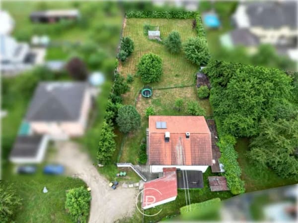 Immobilie in Reichertshofen - Einfamilienhaus auf 1.009 m² Grundstück mit traumhaftem Garten und Entwicklungspotenzial - Bild 0