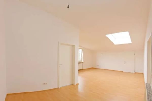 Immobilie in Prien am Chiemsee - Provisionsfrei: Helle und geräumige 2+2-Zimmer-Wohnung in See-und Ortsnähe in Prien am Chiemsee - Bild 0