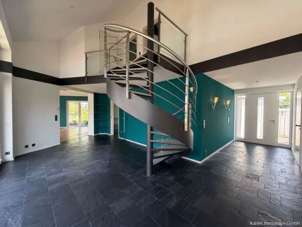 Immobilie in Büsumer Deichhausen - Architektonisch besonderes Wohnhaus mit separatem Apartment in ruhiger Sackgassenendlage - Bild 1