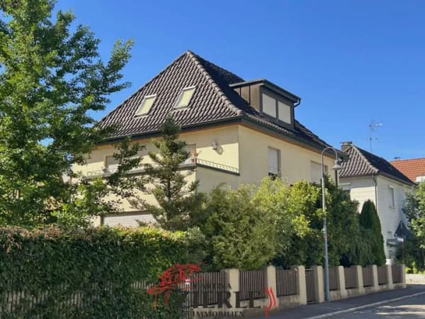 Immobilie in Eislingen/Fils - Gepflegtes Zwei-Familienhaus mit sonnigem Garten und Terrasse in Eislingen! - Bild 0