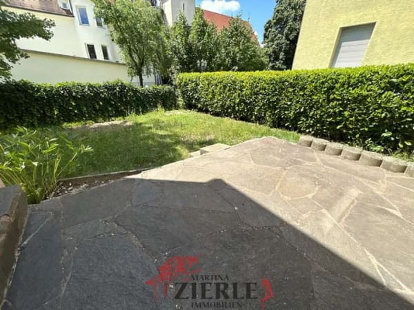 Immobilie in Eislingen/Fils - Gepflegtes Zwei-Familienhaus mit sonnigem Garten und Terrasse in Eislingen! - Bild 1