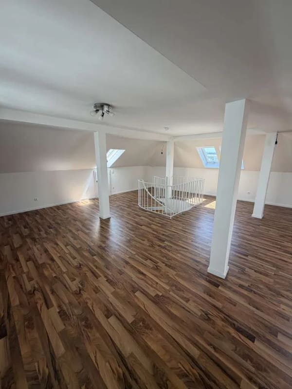 Immobilie in Eggenfelden - KHALIL WAKED IMMOBILIEN! Schöne Maisonette-Wohnung mit 117 qm mit Aufzug - Bild 1