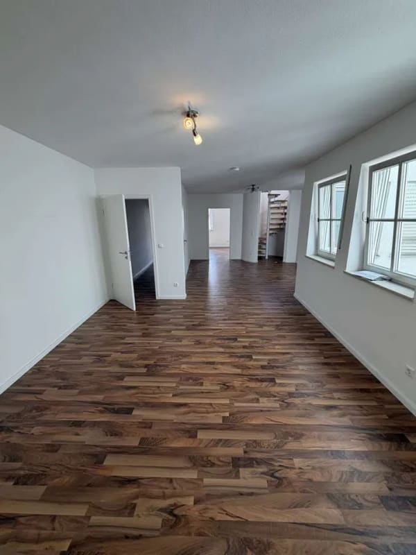 Immobilie in Eggenfelden - KHALIL WAKED IMMOBILIEN! Schöne Maisonette-Wohnung mit 117 qm mit Aufzug - Bild 3