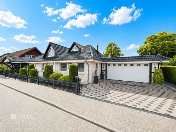 Immobilie in Pölchow - ***Wohnqualität auf höchstem Niveau – Stilvolles Einfamilienhaus mit Pool und Exklusivität*** - Bild 1