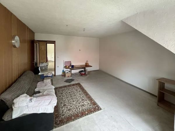 Immobilie in Feucht - RUHIGE LAGE IN FEUCHT: SANIERUNGSBEDÜRFTIGE 3-ZIMMER-DG-WOHNUNG OHNE BALKON IM 2: OG OHNE LIFT - Bild 4