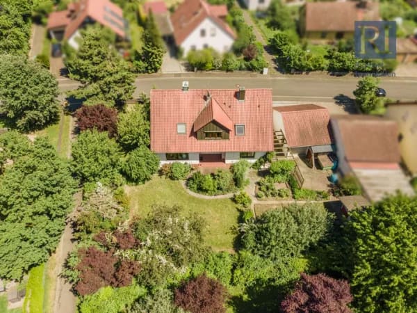 Immobilie in Iphofen - Großzügiges Wohnhaus mit Idyllischen Garten - am Fuße des Schwanbergs - Bild 0