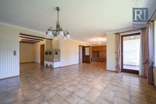 Immobilie in Iphofen - Großzügiges Wohnhaus mit Idyllischen Garten - am Fuße des Schwanbergs - Bild 3