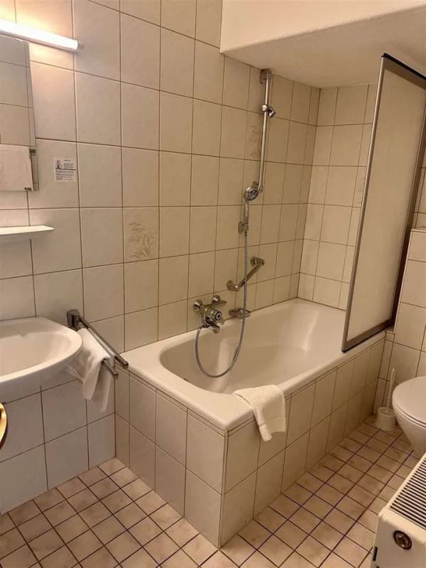 Immobilie in Coburg - über 9.00% Rendite: 100m zum Markt: MFH:1 Gew. & 10(13) Apartments - Bild 1