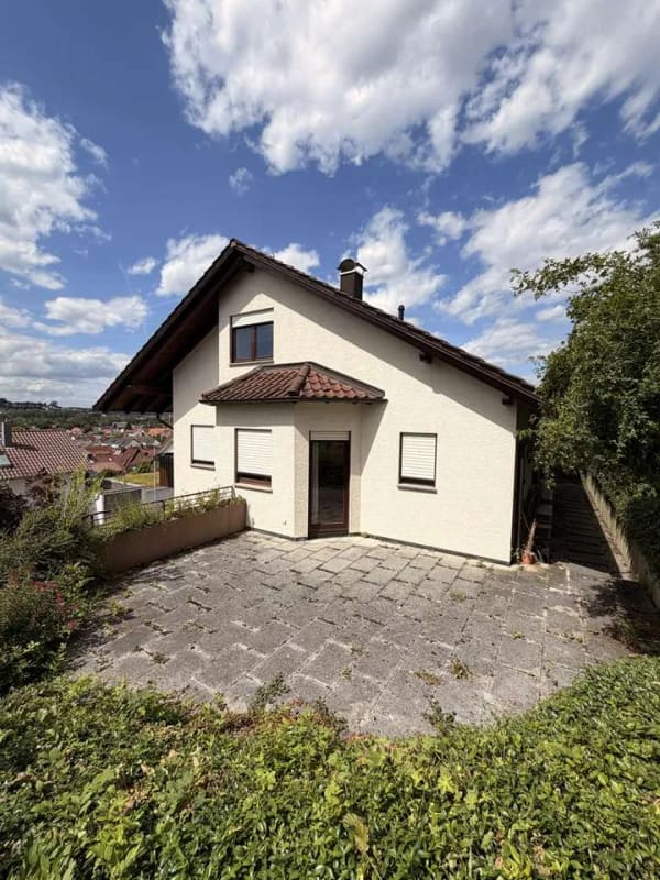 Immobilie in Oberboihingen - Zweifamilienhaus in traumhafter Aussichtslage mit Ausbaupotential - Bild 0
