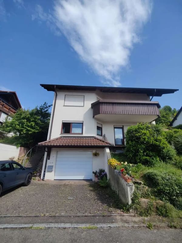 Immobilie in Oberboihingen - Zweifamilienhaus in traumhafter Aussichtslage mit Ausbaupotential - Bild 1