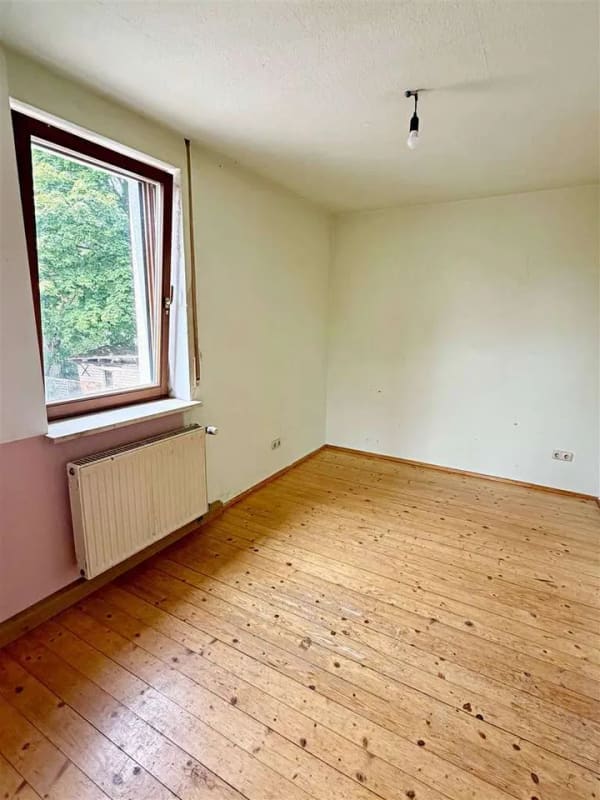Immobilie in Uttenreuth - Ideal für Handwerker! Leerstehende 4-Zi.-Wohnung in Uttenreuth - Provisionsfrei!  - Bild 1