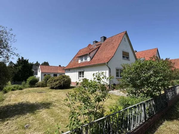 Immobilie in Winsen (Aller) - Charmantes Einfamilienhaus mit Einliegerwohnung und teilbarem Grundstück  - Bild 0