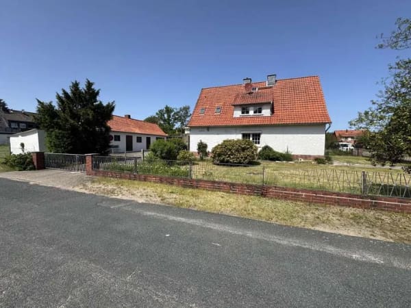 Immobilie in Winsen (Aller) - Charmantes Einfamilienhaus mit Einliegerwohnung und teilbarem Grundstück  - Bild 1