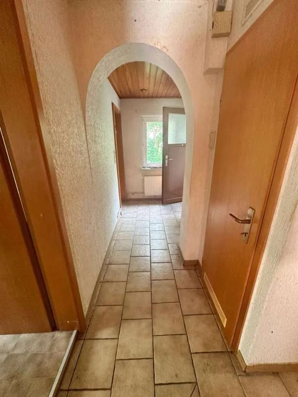 Immobilie in Wesselburen - Handwerker-Chance in Wesselburen: Solides Einfamilienhaus mit viel Potenzial - Bild 2