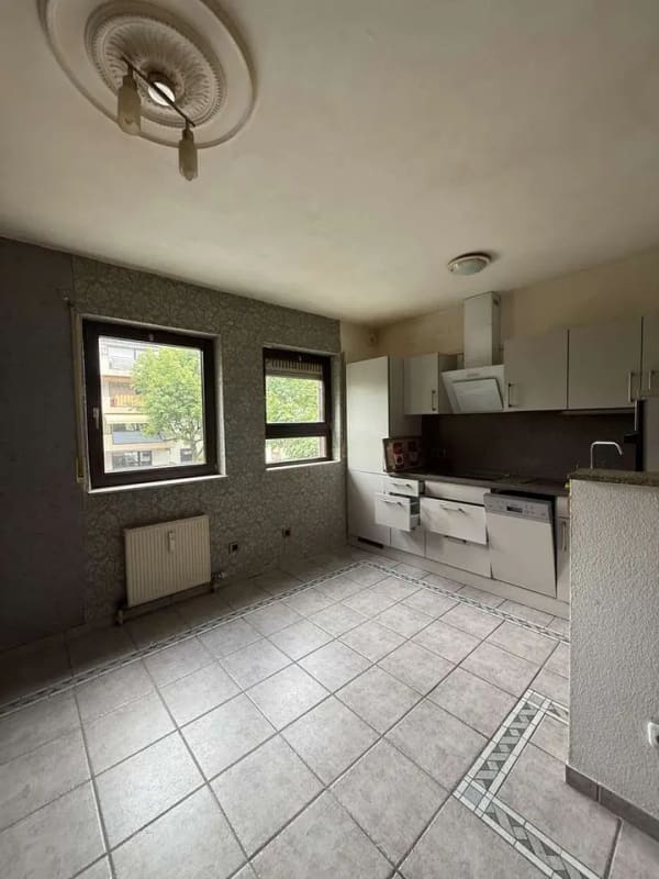 Immobilie in Idstein - Freigestellte 3,5-Zimmer, Balkon, Kamin und Stellplatz im 10-Fam.-Haus - Bild 2