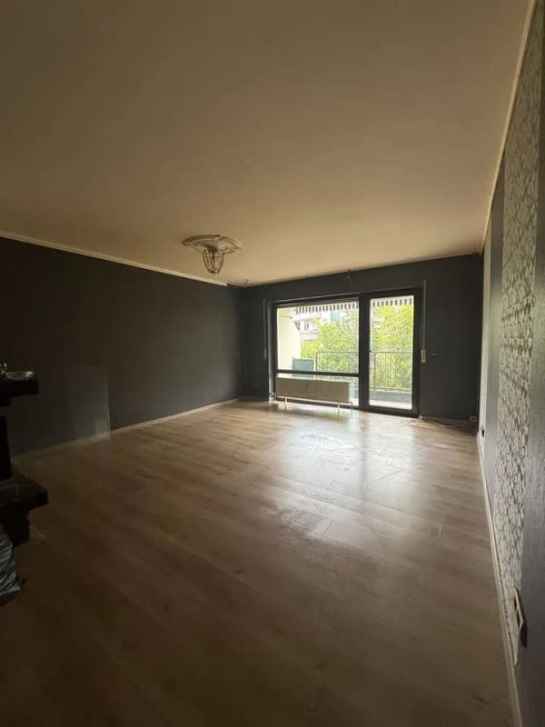 Immobilie in Idstein - Freigestellte 3,5-Zimmer, Balkon, Kamin und Stellplatz im 10-Fam.-Haus - Bild 3