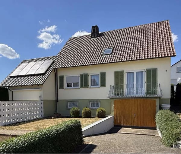 Immobilie in Irndorf - Charmantes Einfamilienhaus mit Streuobstwiese und vielseitigem Nebengebäude - Bild 0