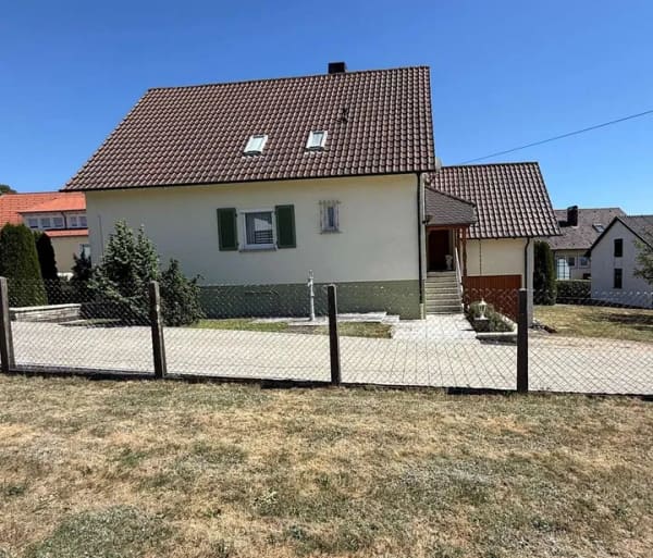 Immobilie in Irndorf - Charmantes Einfamilienhaus mit Streuobstwiese und vielseitigem Nebengebäude - Bild 2