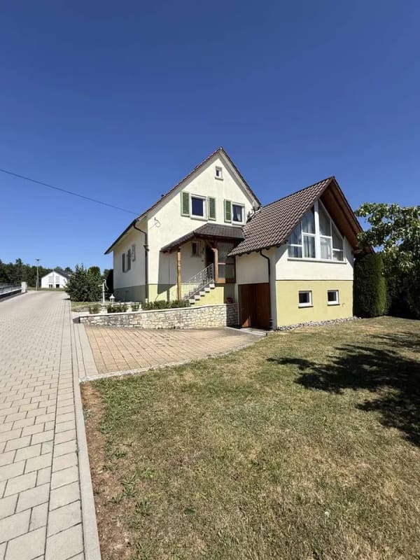 Immobilie in Irndorf - Charmantes Einfamilienhaus mit Streuobstwiese und vielseitigem Nebengebäude - Bild 4