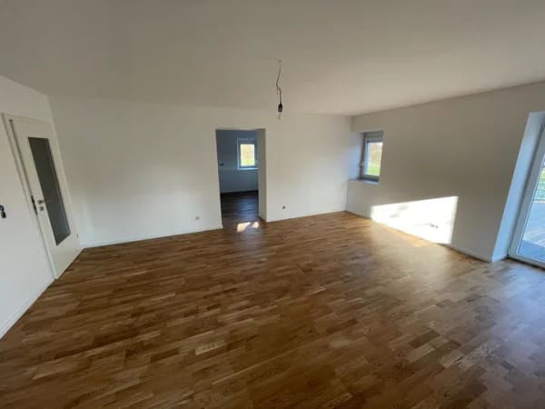 Immobilie in Regenstauf - Tolle ETW - komplett saniert - 4ZKB - 134qm - Bild 0