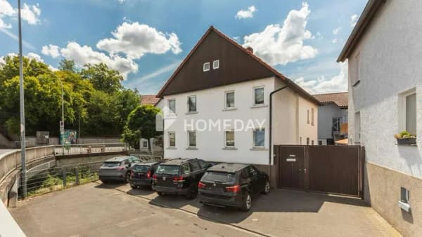 Immobilie in Langgöns - Solide Basis für Ihre Wohnträume: Weitläufiges Haus in attraktiver Ortsmitte - Bild 0