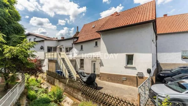 Immobilie in Langgöns - Solide Basis für Ihre Wohnträume: Weitläufiges Haus in attraktiver Ortsmitte - Bild 2