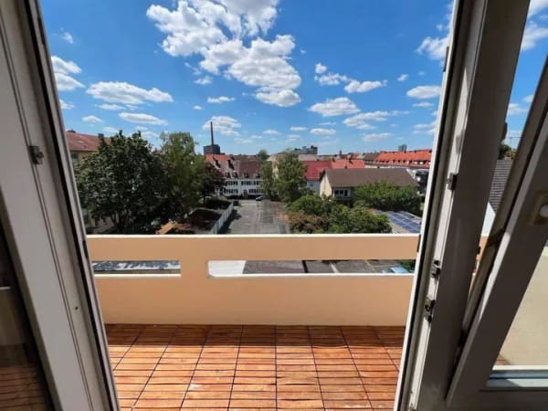 Immobilie in Schweinfurt - Nagelneu sanierte City-Balkon-Wohnung! - Bild 0