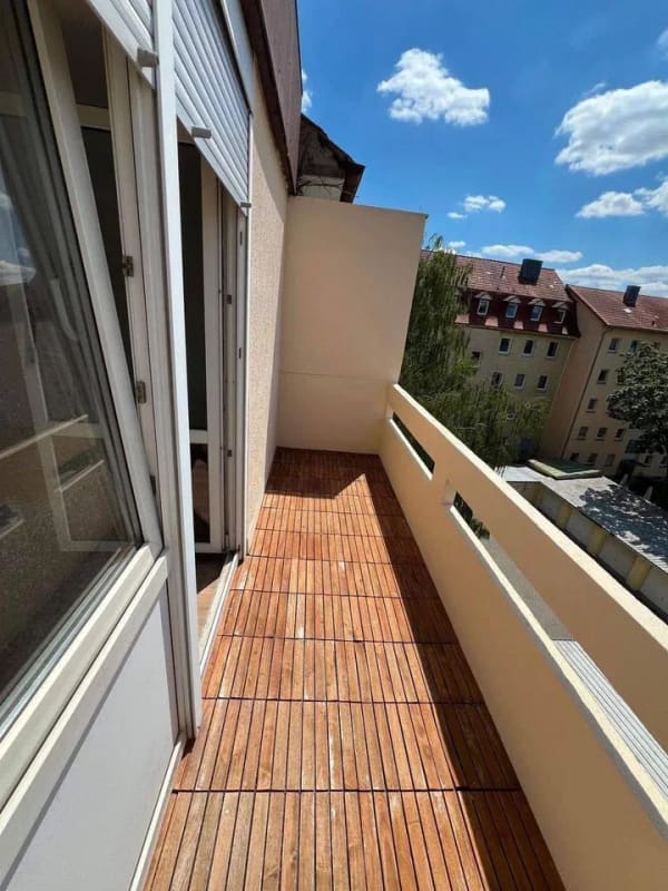 Immobilie in Schweinfurt - Nagelneu sanierte City-Balkon-Wohnung! - Bild 1