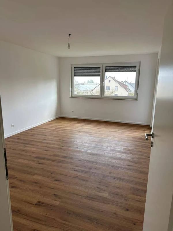 Immobilie in Laichingen - Helle 3,5-Zi-Wohnung mit Balkon & Aufzug-viel Platz-sofort frei - Bild 3